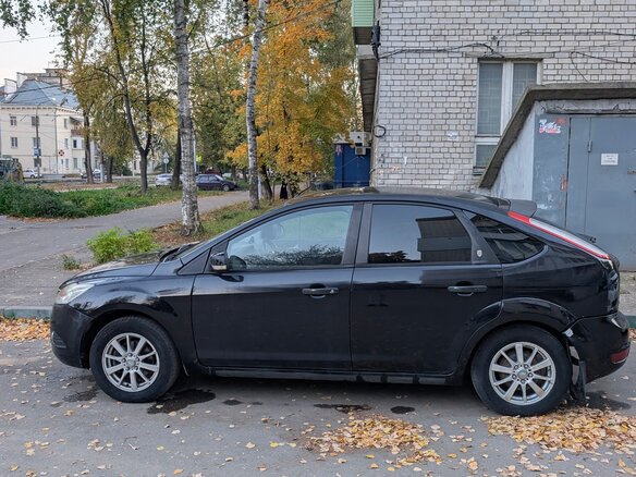 2009 Ford Focus II Рестайлинг, чёрный, 400000 рублей - вид 4
