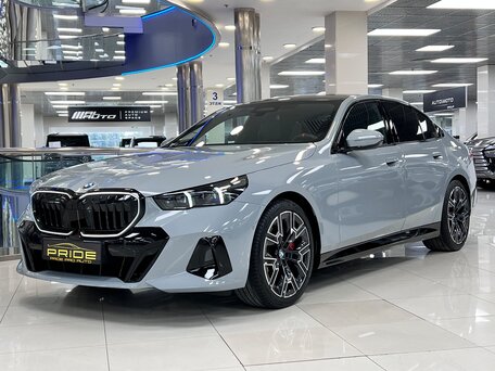 2025 BMW 5 серии 530i xDrive VIII (G60/G61/G68), серый, 9200000 рублей, вид 1