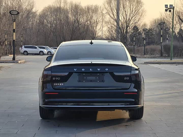 2026 Volvo S90 II Рестайлинг 2, чёрный, 5313379 рублей - вид 3