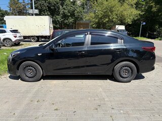 2021 Kia Rio IV Рестайлинг, чёрный, 1550000 рублей, вид 5