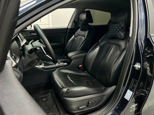 2019 Kia Optima IV Рестайлинг, синий, 1900000 рублей - вид 17
