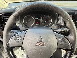 2015 Mitsubishi Outlander III Рестайлинг 2, серый, 2000000 рублей, вид 5