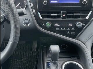 2021 Toyota Camry VIII (XV70) Рестайлинг, белый, 2600000 рублей, вид 4