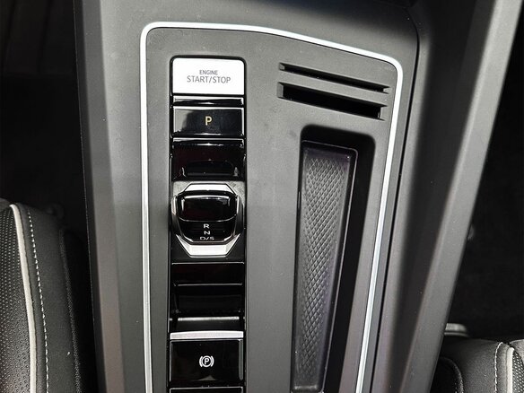 2022 Volkswagen Golf VIII, синий, 1900000 рублей - вид 12