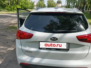 2017 Kia Ceed II Рестайлинг, белый, 880000 рублей, вид 5