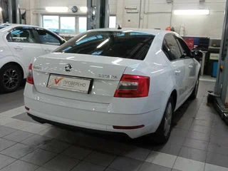 2018 Skoda Octavia III (A7) Рестайлинг, белый, 1350000 рублей, вид 3