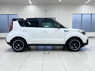 2017 Kia Soul II Рестайлинг, белый, 1650000 рублей, вид 4