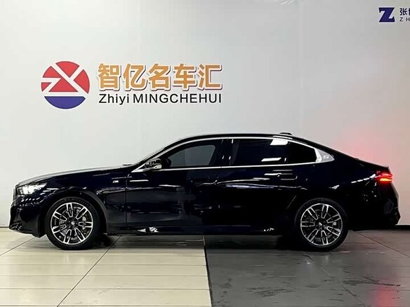 2025 BMW 5 серии Long 530Li xDrive VIII (G60/G61/G68), чёрный, 6930000 рублей - вид 6