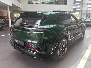 2026 Porsche Cayenne Turbo Electric Coupé IV, зелёный, 30000000 рублей, вид 3