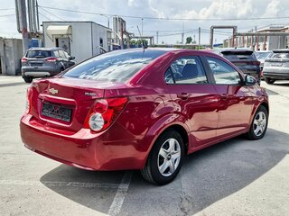 2014 Chevrolet Aveo II, красный, 390000 рублей, вид 3