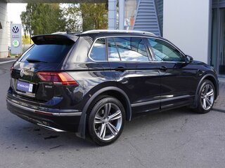 2019 Volkswagen Tiguan II, чёрный, 2679000 рублей, вид 4