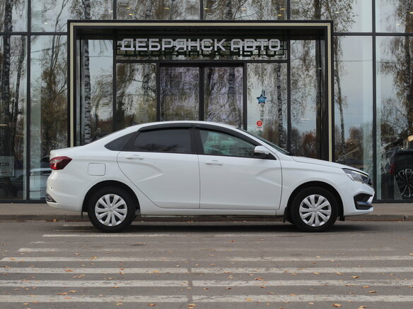 2023 Lada (ВАЗ) Vesta I Рестайлинг (NG), белый, 980000 рублей - вид 2