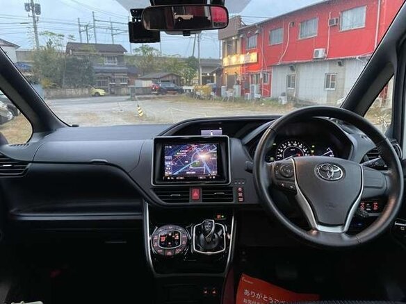 2021 Toyota Voxy III (R80) Рестайлинг, белый, 1766000 рублей - вид 9
