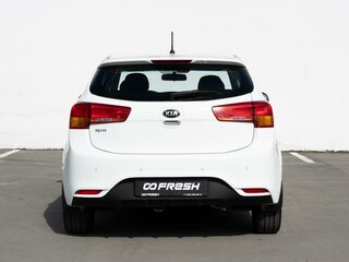 2015 Kia Rio III Рестайлинг, белый, 1020000 рублей, вид 4