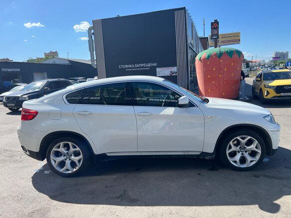 2009 BMW X6 35i 6-speed I (E71), белый, 1600000 рублей - вид 2