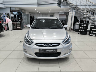 2014 Hyundai Solaris I, серебристый, 650000 рублей, вид 2