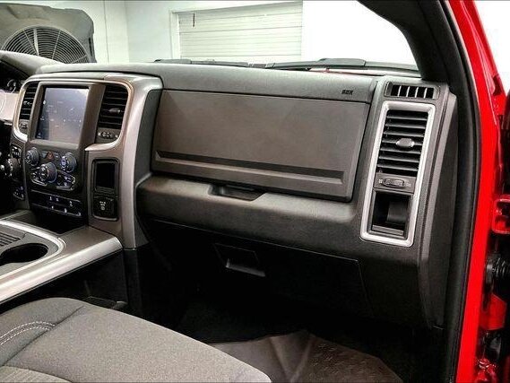 2024 Ram 1500 Crew Cab V, красный - вид 9