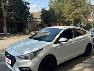 2017 Hyundai Solaris II, белый, 850000 рублей, вид 1