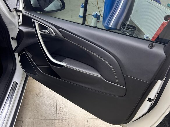 2013 Opel Astra GTC J Рестайлинг, белый - вид 25