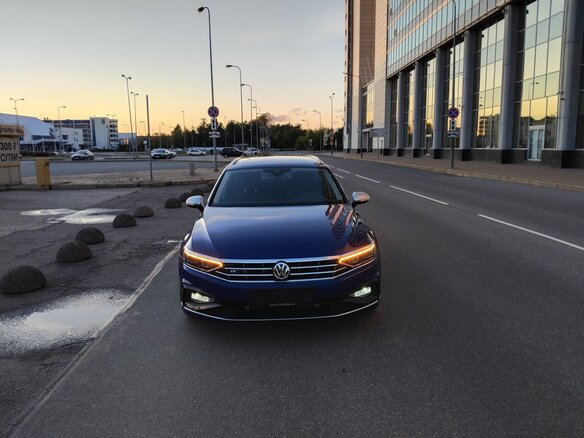 2020 Volkswagen Passat B8 Рестайлинг, синий, 2275000 рублей - вид 5