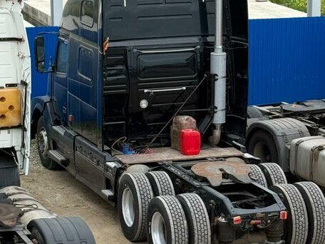 2004 Volvo VNL, чёрный, 4300000 рублей, вид 2