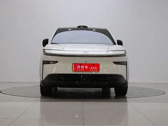 2026 Toyota bZ3X 50 kWh, белый, 2095111 рублей - вид 1
