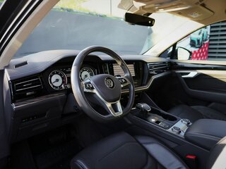 2018 Volkswagen Touareg III, серый, 3999500 рублей, вид 5
