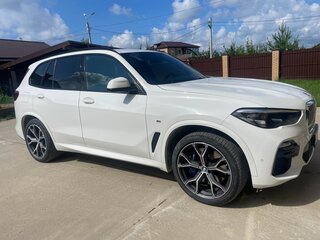 2018 BMW X5 30d IV (G05/G18), белый, 6500000 рублей, вид 3