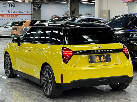 2024 Mini Hatch E IV (F65/F66/J01), жёлтый, 3550000 рублей - вид 4