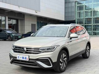 2023 Volkswagen Tiguan L II Рестайлинг (China Market), серебристый, 2710000 рублей, вид 1