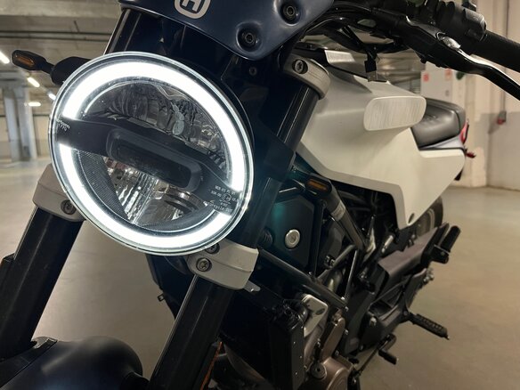 2018 Husqvarna Svartpilen 401, белый, 350000 рублей - вид 1