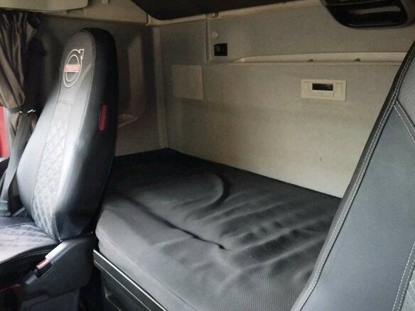 2016 Volvo FH, красный, 5831000 рублей - вид 9