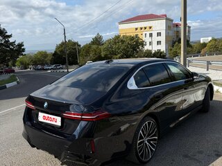 2024 BMW 5 серии 530i VIII (G60/G61/G68), чёрный, 7000000 рублей, вид 3