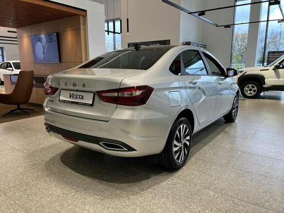 2026 Lada (ВАЗ) Vesta I Рестайлинг (NG), серебристый - вид 3