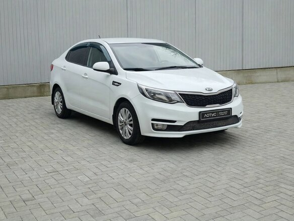 2015 Kia Rio III Рестайлинг, белый - вид 1