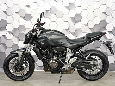 2015 Yamaha MT-07 (FZ-07), серый, 695000 рублей, вид 4