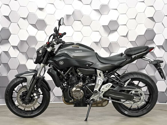 2015 Yamaha MT-07 (FZ-07), серый, 695000 рублей - вид 3