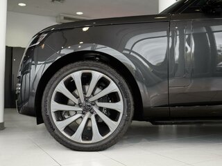2026 Land Rover Range Rover P360 MHEV Long V, серый, 20200000 рублей, вид 4