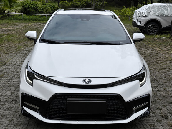 2022 Toyota Corolla Sporty XII (E210) Рестайлинг, белый - вид 14