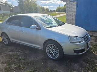 2009 Volkswagen Jetta V, серебристый, 500000 рублей, вид 2
