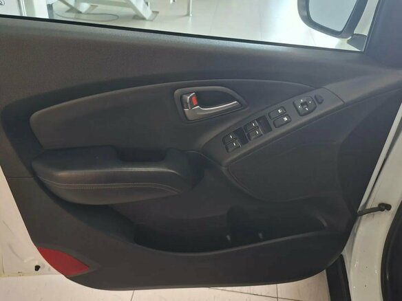 2015 Hyundai ix35 I Рестайлинг, белый, 1248000 рублей - вид 10