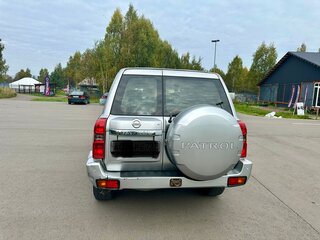 2006 Nissan Patrol V (Y61) Рестайлинг, серебристый, 2200000 рублей, вид 4