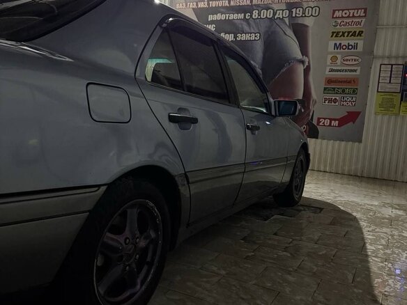 1995 Mercedes-Benz C-Класс 280 I (W202), голубой, 350000 рублей - вид 2