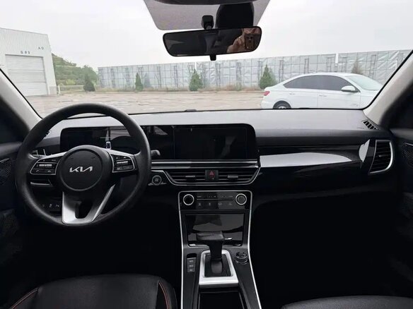 2023 Kia Seltos I Рестайлинг, белый, 1870000 рублей - вид 6