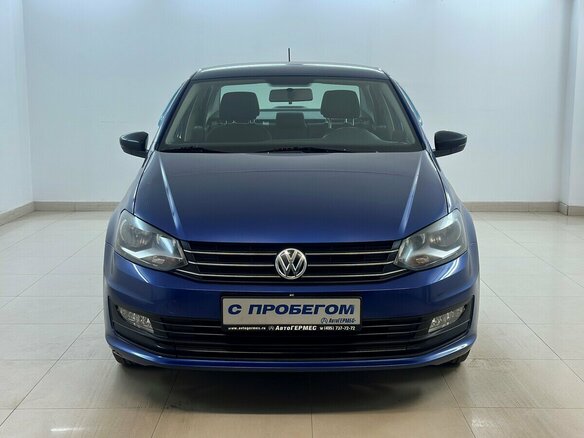 2017 Volkswagen Polo V Рестайлинг, синий - вид 1
