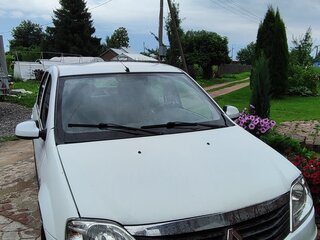 2013 Renault Logan I Рестайлинг, белый, 230000 рублей, вид 2