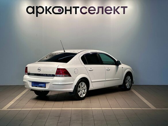 2011 Opel Astra H Рестайлинг, белый, 622000 рублей - вид 1