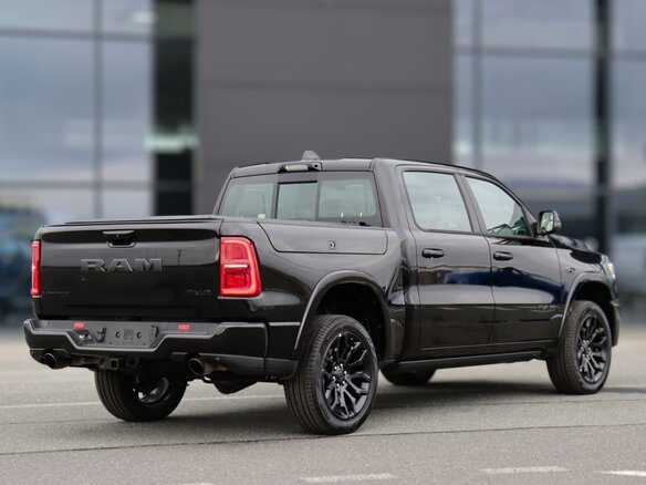 2026 Ram 1500 Crew Cab eTorque V Рестайлинг, чёрный, 12849000 рублей - вид 1