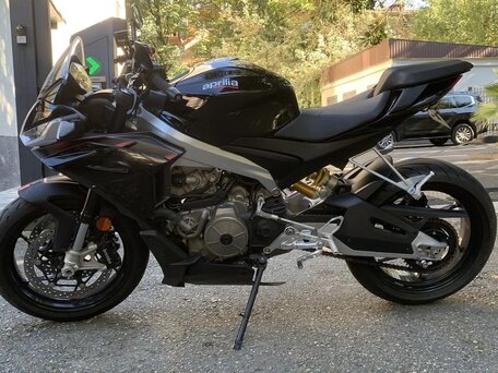 2022 Aprilia Tuono 660, чёрный, 1050000 рублей, вид 4