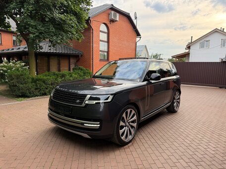 2024 Land Rover Range Rover P400 MHEV V, серый, 13700000 рублей, вид 3